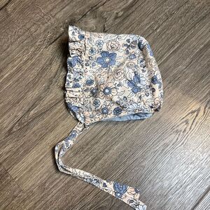 Tahari baby bonnet Hat size 3-6 months